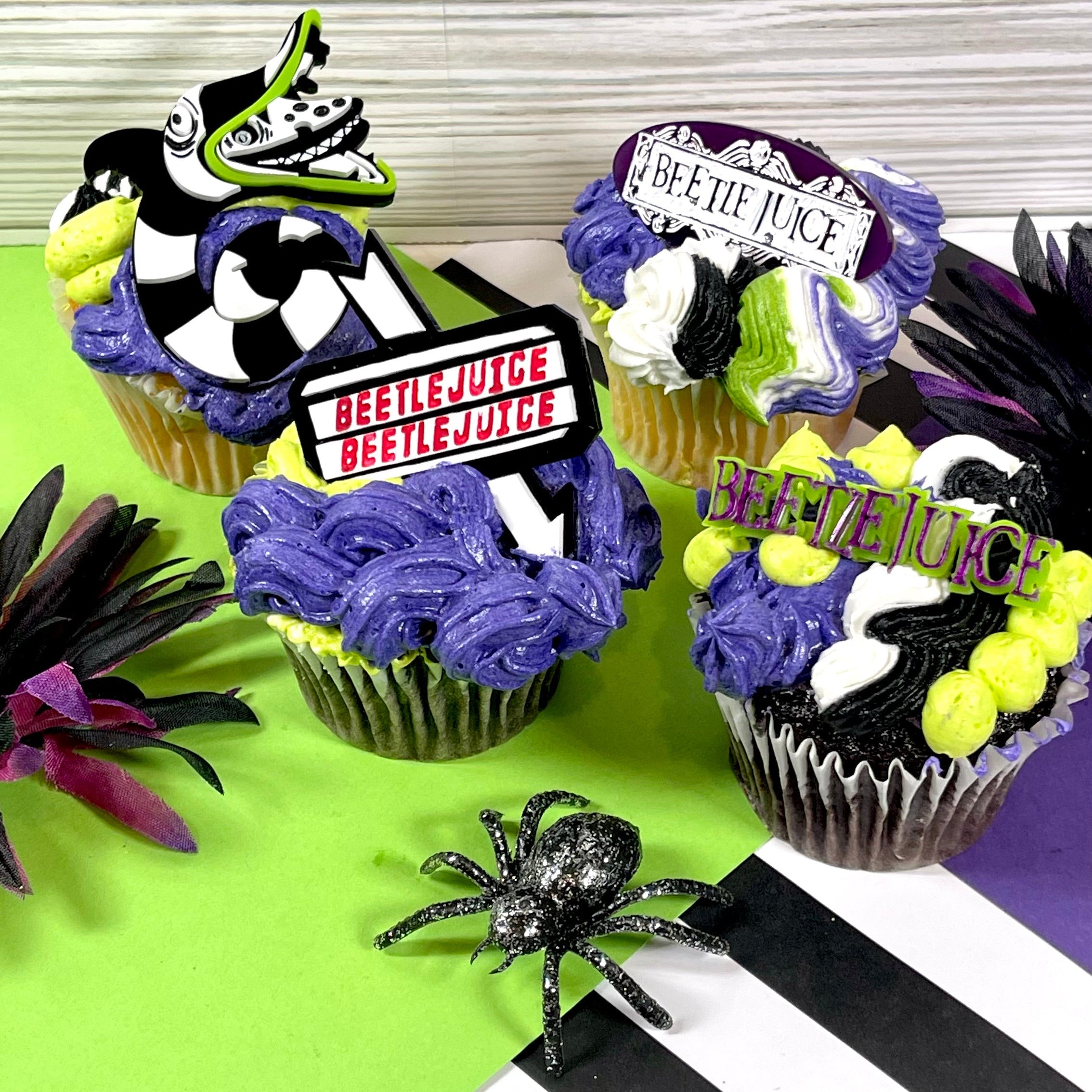 Party Party Cupcake Charms Main image